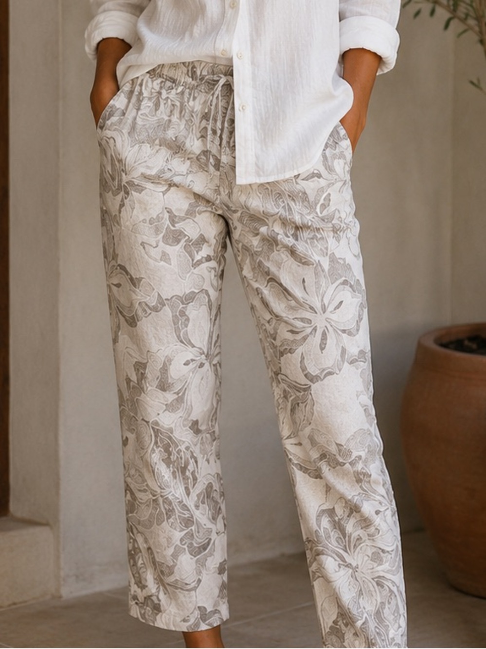 Yolly  Italy Printed floral cropped pants women’s size 10